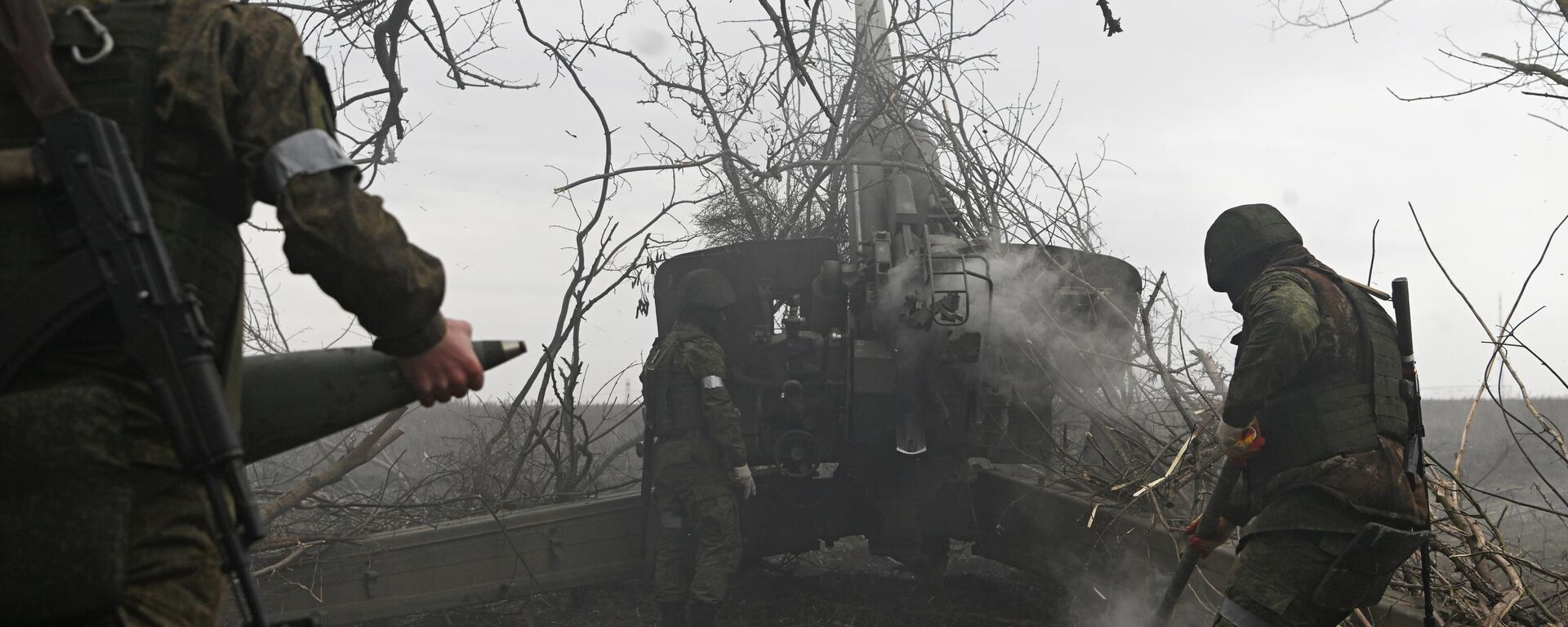Artilharia russa abre fogo com obuseiro Msta-B contra posições ucranianas - Sputnik Brasil, 1920, 08.03.2023