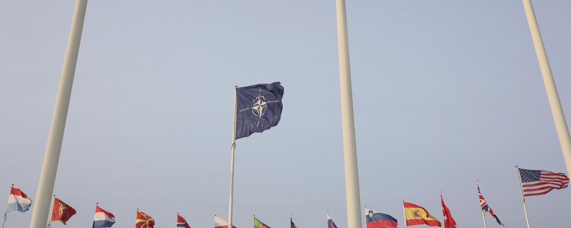 Bandeiras dos Estados-membros da OTAN fora da sede do bloco em Bruxelas, Bélgica, 10 de janeiro de 2023 - Sputnik Brasil, 1920, 11.04.2023