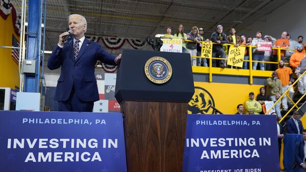 Presidente norte-americano Joe Biden fala sobre sua proposta de orçamento para 2024 no Finishing Trades Institute, Filadélfia, 9 de março de 2023. - Sputnik Brasil