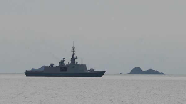 Navio da Marinha francesa patrulha baía de Ajaccio durante uma cúpula de emergência em Porticcio, ilha da Córsega, em 10 de setembro de 2020. - Sputnik Brasil