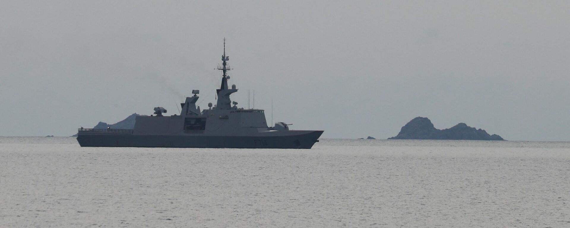 Navio da Marinha francesa patrulha baía de Ajaccio durante uma cúpula de emergência em Porticcio, ilha da Córsega, em 10 de setembro de 2020. - Sputnik Brasil, 1920, 10.03.2023