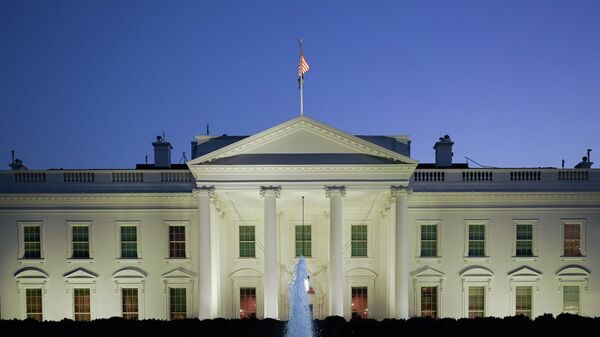 Casa Branca é vista ao entardecer em Washington, DC, 8 de novembro de 2022 - Sputnik Brasil
