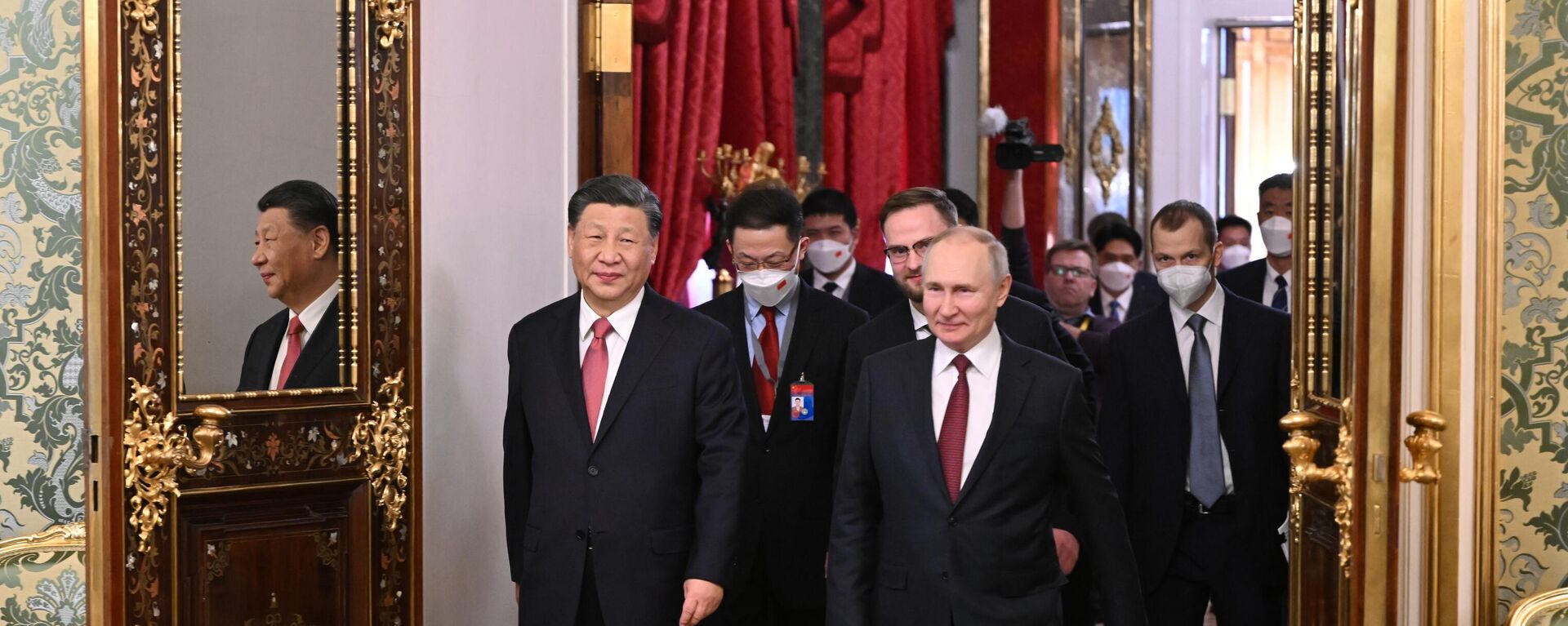 O presidente russo, Vladimir Putin, e o presidente chinês, Xi Jinping, durante uma reunião em Moscou - Sputnik Brasil, 1920, 21.03.2023