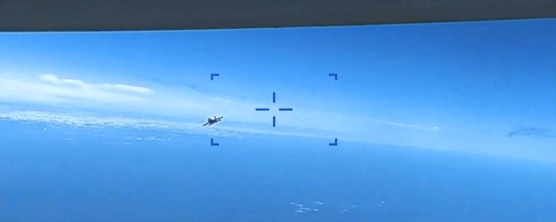 Caça Su-27 da Força Aérea da Rússia voando perto de drone MQ-9 Reaper da Força Aérea dos EUA no mar Negro, foto publicada em 16 de março de 2023 - Sputnik Brasil, 1920, 23.03.2023