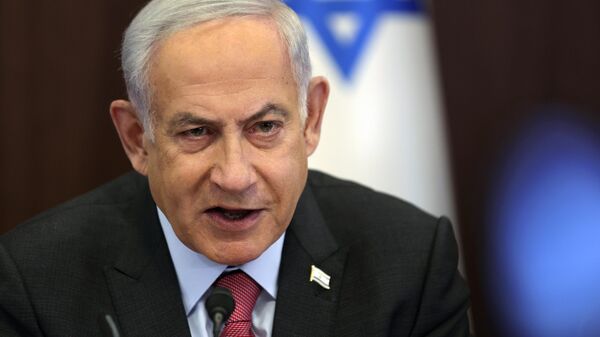 O primeiro-ministro israelense Benjamin Netanyahu participa de uma reunião semanal de gabinete no escritório do primeiro-ministro em Jerusalém em 19 de março de 2023 - Sputnik Brasil