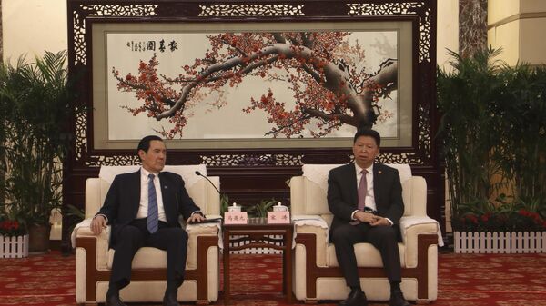 Ex-presidente de Taiwan Ma Ying-jeou, à esquerda, se encontra com Song Tao, diretor do Escritório de Assuntos de Taiwan da China, em Wuhan, 30 de março de 2023. - Sputnik Brasil