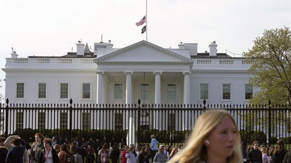 Bandeira dos EUA sobre a Casa Branca em Washington, EUA, 28 de março de 2023. - Sputnik Brasil
