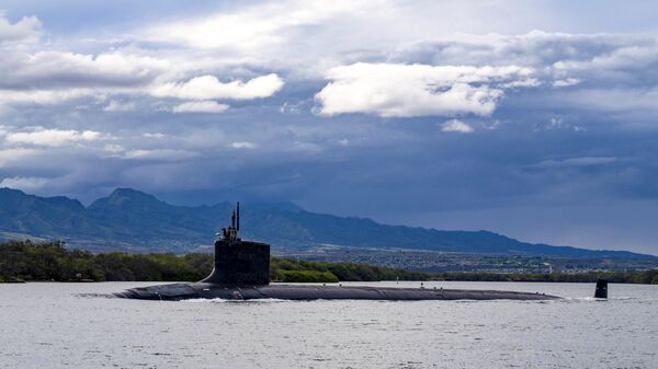 O submarino de ataque rápido classe Virginia USS Missouri (SSN 780) parte da base conjunta Pearl Harbor-Hickam para um posicionamento programado na área de responsabilidade da 7ª Frota, 1º de setembro de 2021. - Sputnik Brasil