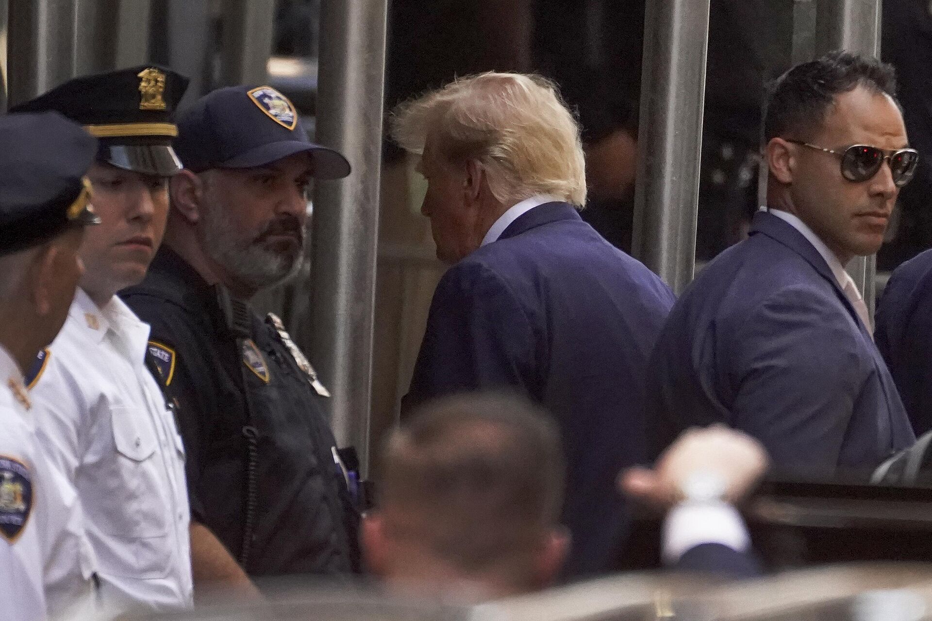 O ex-presidente Donald Trump chega ao escritório do promotor distrital de Manhattan, 4 de abril de 2023, em Nova York - Sputnik Brasil, 1920, 04.04.2023