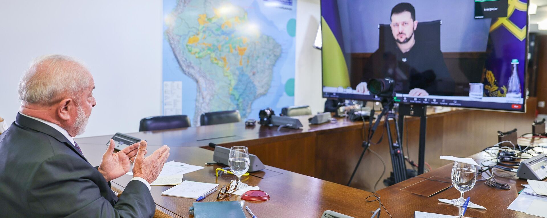 Presidente da República, Luiz Inácio Lula da Silva, durante videochamada com o Presidente da Ucrânia, Vladimir Zelensky, Palácio do Planalto - Sputnik Brasil, 1920, 07.04.2023