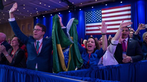 Apoiadores aplaudem após Jair Bolsonaro, ex-presidente do Brasil (2018-2022), falar na Conferência da Ação Política Conservadora, CPAC 2023, em National Harbor, Oxon Hill, Maryland, EUA, 4 de março de 2023 - Sputnik Brasil