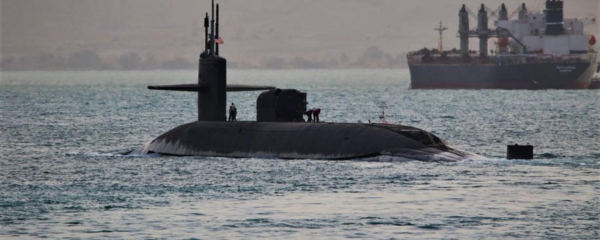 Submarino de mísseis guiados USS Florida (SSGN 728) transita o canal de Suez, rumo ao mar Vermelho, 7 de abril de 2023 - Sputnik Brasil, 1920, 08.04.2023