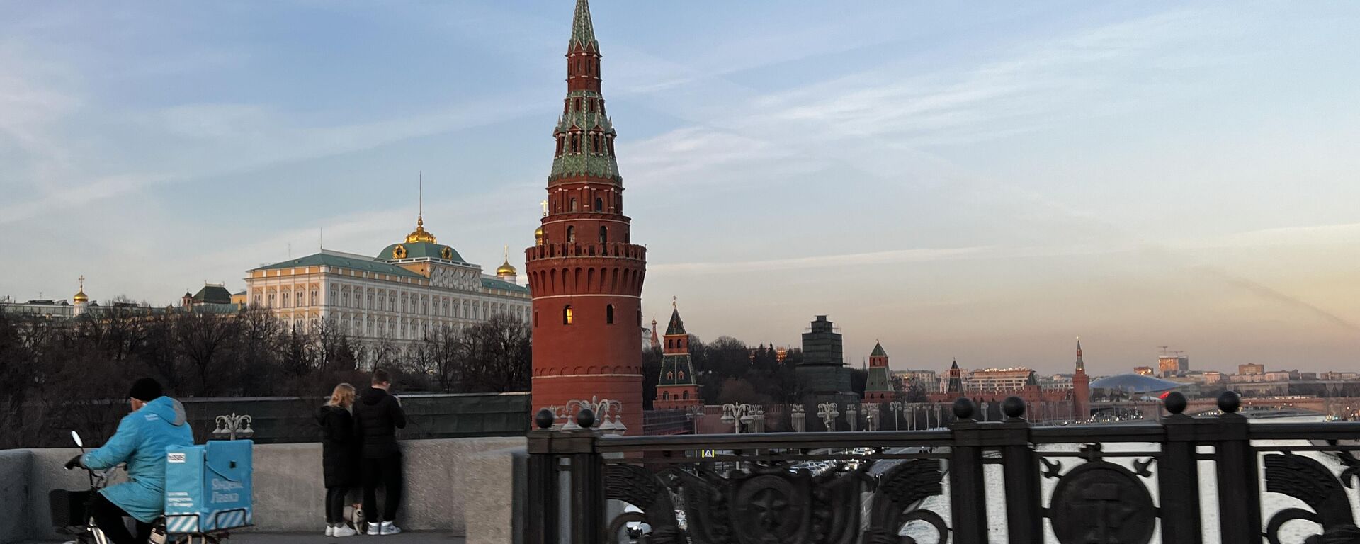 Kremlin de Moscou visto da Grande Ponte de Pedra. Rússia, 19 de março de 2023 - Sputnik Brasil, 1920, 12.04.2023