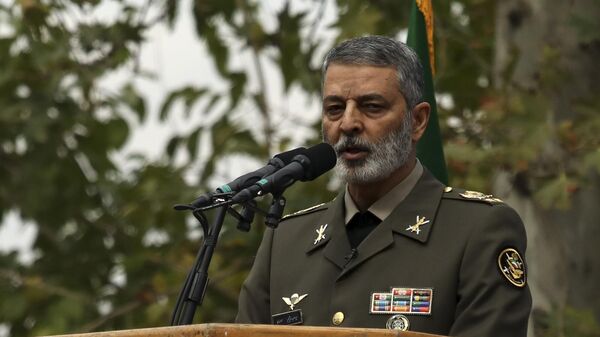 Abdolrahim Mousavi, comandante do Exército iraniano, fala durante comício anti-EUA junto da antiga embaixada dos EUA em Teerã, Irã, 4 de novembro de 2019 - Sputnik Brasil