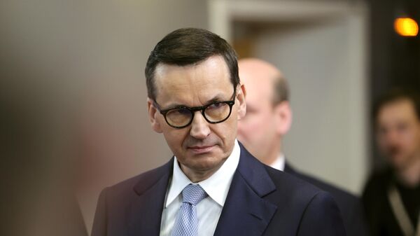 O primeiro-ministro da Polônia, Mateusz Morawiecki, sai após uma cúpula da UE no prédio do Conselho Europeu em Bruxelas, em 24 de março de 2023 - Sputnik Brasil