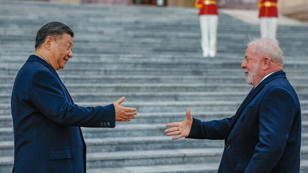 O presidente da China, Xi Jinping, recebe o presidente Luiz Inácio Lula da Silva no Grande Palácio do Povo, em Pequim. China, 14 de abril de 2023  - Sputnik Brasil