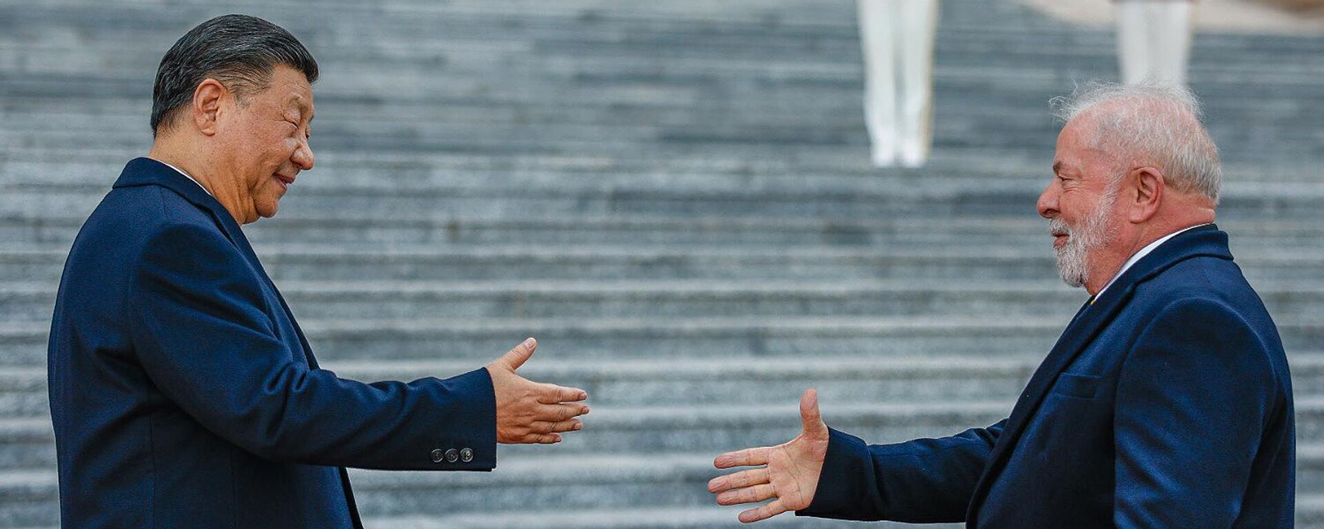 O presidente da China, Xi Jinping, recebe o presidente Luiz Inácio Lula da Silva no no Grande Palácio do Povo, Pequim, China, 14 de abril de 2023  - Sputnik Brasil, 1920, 08.01.2024