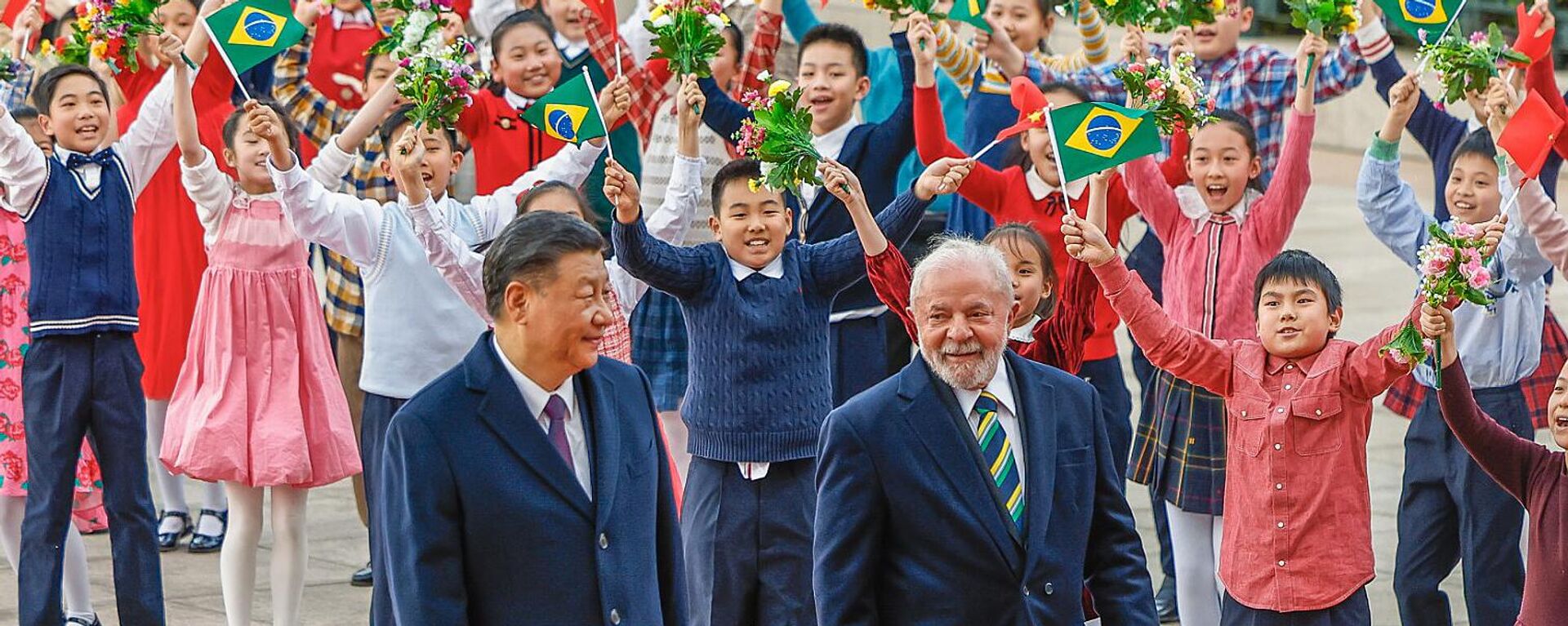 Presidentes da China, Xi Jinping, e do Brasil, Luiz Inácil Lula da Silva, durante encontro oficial no Grande Palácio do Povo, Pequim, China, 14 de abril de 2023  - Sputnik Brasil, 1920, 11.08.2023