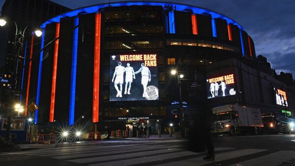 Panorama de Madison Square Garden, estádio onde é conduzida uma partida de basquetebol, Nova York, EUA, 23 de fevereiro de 2021 - Sputnik Brasil