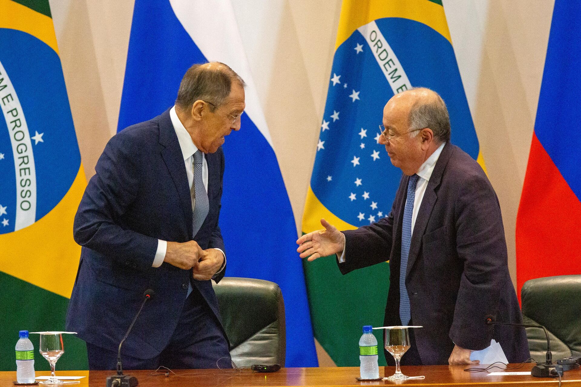 Os Ministros das Relações Exteriores do Brasil, Mauro Vieira, e da Russia, Sergei Lavrov, durante conferência de imprensa no Palácio do Itamaraty, Brasília, 17 de abril de 2023  - Sputnik Brasil, 1920, 08.12.2023
