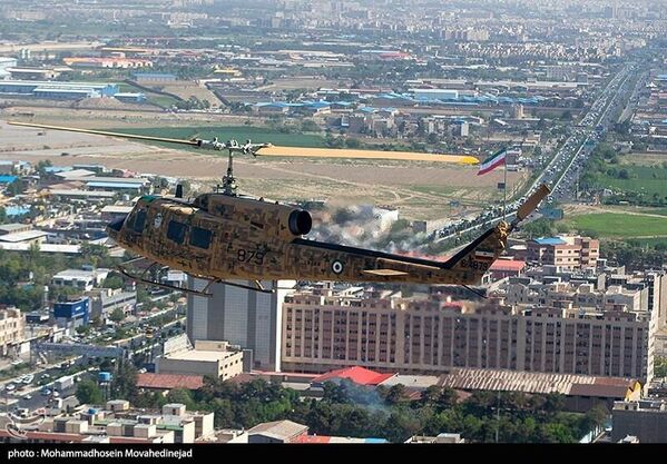 Aeronave iraniana participa das celebrações do Dia do Exército no Irã. - Sputnik Brasil