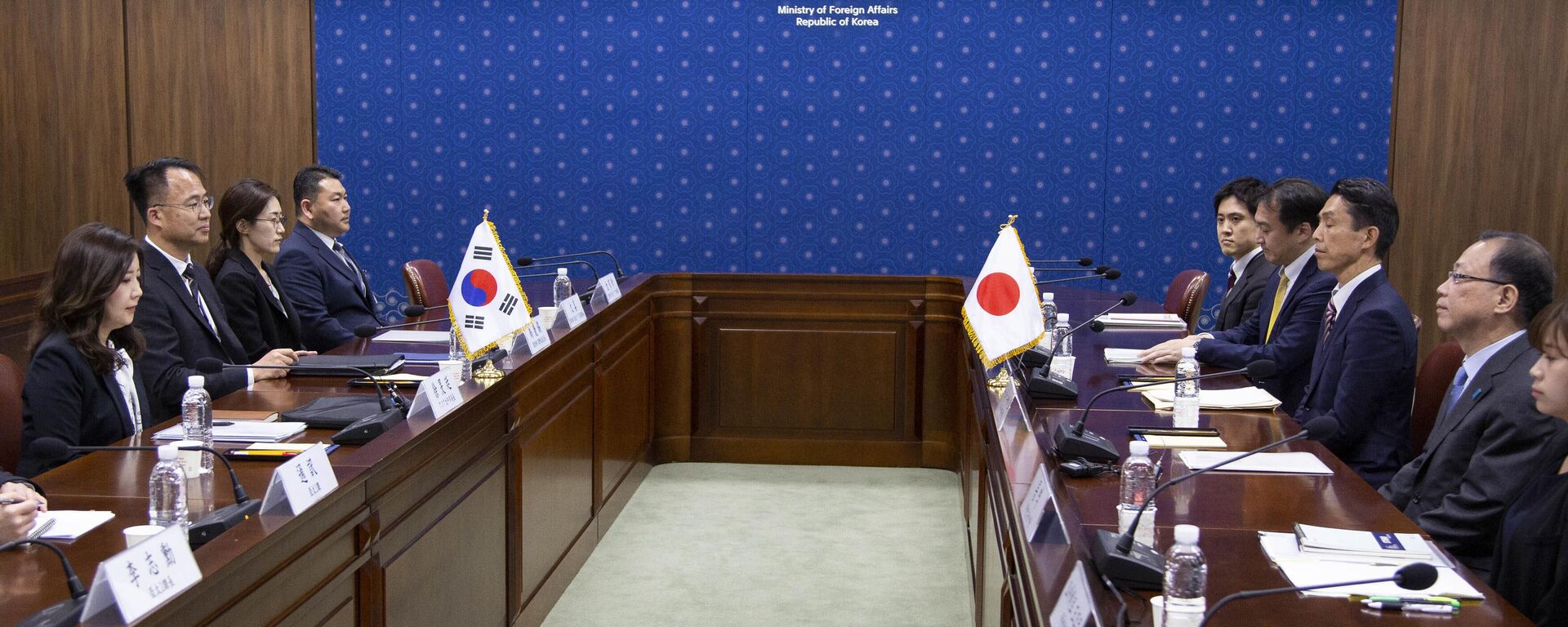 Japão e Coreia do Sul em conversa no Ministério das Relações Exteriores em Seul, 17 de abril de 2023 - Sputnik Brasil, 1920, 18.04.2023