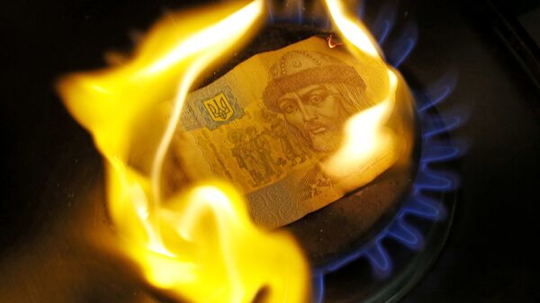 Nota de um grívnia ucraniano queimando em bocal de fogão à gás - Sputnik Brasil