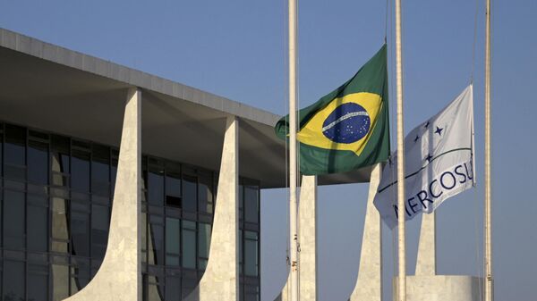Bandeiras do Brasil e do Mercosul - Sputnik Brasil