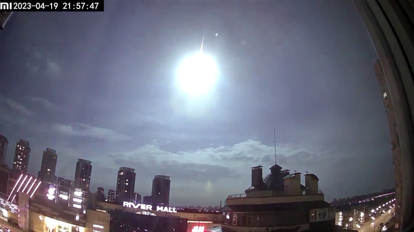 Flash misterioso ilumina os céus de Kiev - Sputnik Brasil