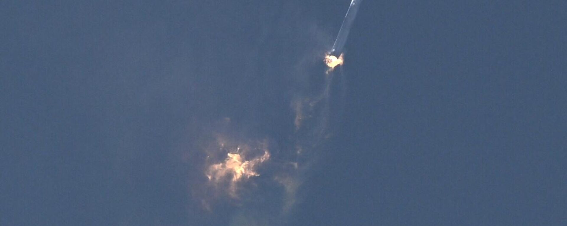 Espaçonave SpaceX decola da plataforma de lançamento durante teste de voo da Base Estelar em Boca Chica, Texas, EUA, 20 de abril de 2023 - Sputnik Brasil, 1920, 20.04.2023