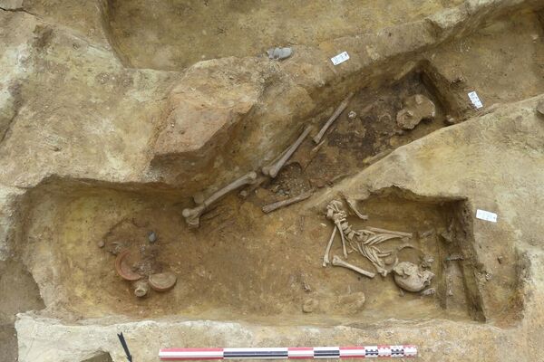 Sepultura de quase 2.000 anos descoberta perto da estação ferroviária Port-Royal em Paris 
 - Sputnik Brasil