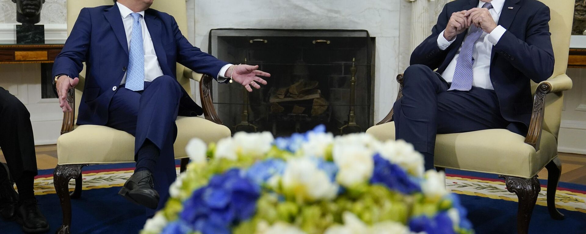 O presidente colombiano Gustavo Petro fala durante uma reunião com o presidente Joe Biden no Salão Oval da Casa Branca em Washington, 20 de abril de 2023 - Sputnik Brasil, 1920, 21.04.2023