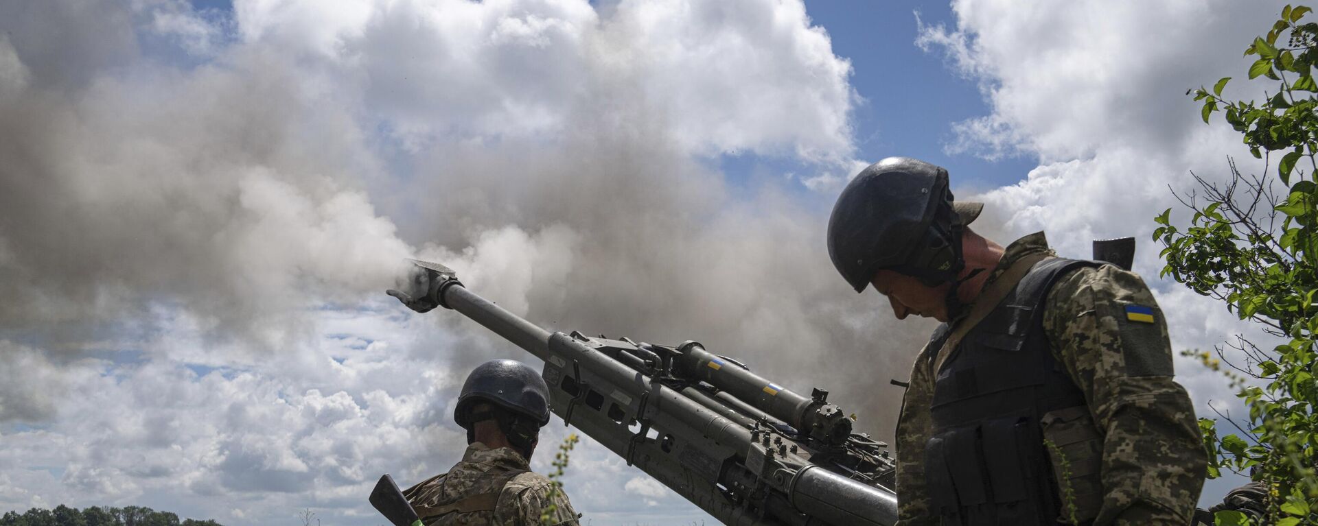 Militares ucranianos disparam contra posições russas de um obuseiro M777 fornecido pelos EUA na região de Carcóvia, Ucrânia, 14 de julho de 2022 - Sputnik Brasil, 1920, 27.04.2023