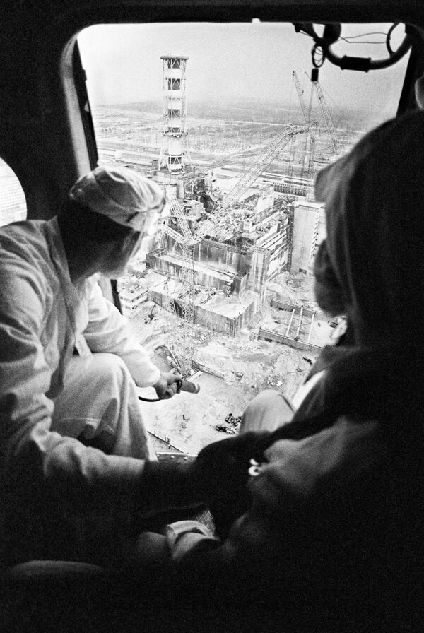 Acidente de Chernobyl. 1º prêmio World Press Photo na categoria Ciência e Tecnologia 1986, dosimetristas conduzem medições de radiação. - Sputnik Brasil