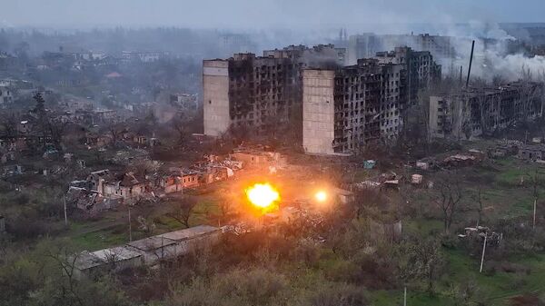 Artilharia russa ataca posições ucranianas em Artyomovsk - Sputnik Brasil