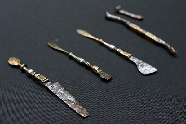 Instrumentos cirúrgicos de alta qualidade são encontrados em uma sepultura do século I perto na Hungria central - Sputnik Brasil
