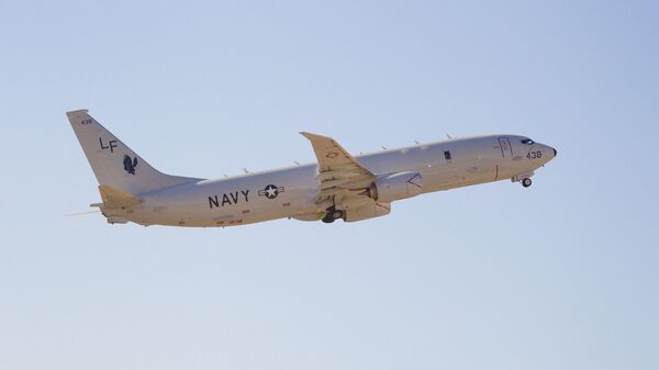 Avião Boeing P-8 Poseidon da Marinha dos EUA decola do Aeroporto Internacional de Perth, Perth, Austrália, 15 de abril de 2014 - Sputnik Brasil