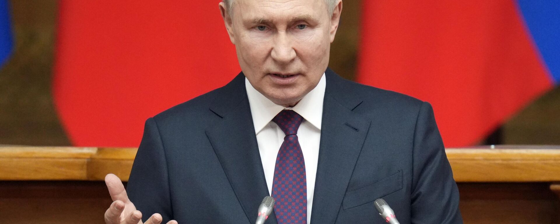 Vladimir Putin, presidente da Rússia, fala durante reunião do Conselho de Legisladores russo, 28 de abril de 2023 - Sputnik Brasil, 1920, 16.10.2023