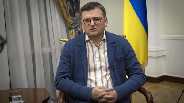 O ministro das Relações Exteriores da Ucrânia, Dmytro Kuleba, fala durante entrevista à Associated Press em Kiev, Ucrânia, segunda-feira, 26 de dezembro de 2022 - Sputnik Brasil