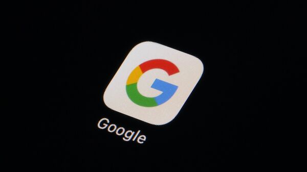 O ícone do aplicativo do Google é visto em um smartphone, terça-feira, 28 de fevereiro de 2023 - Sputnik Brasil