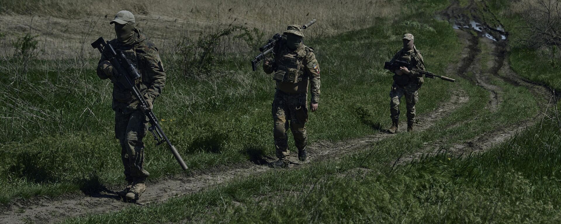 Franco-atiradores do Exército ucraniano mudam de posição diante das tropas russas perto de Artyomovsk (Bakhmut, para os ucranianos), região de Donetsk, 2 de maio de 2023. - Sputnik Brasil, 1920, 30.11.2023