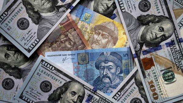 Dólar americano e notas grívnia ucranianas - Sputnik Brasil