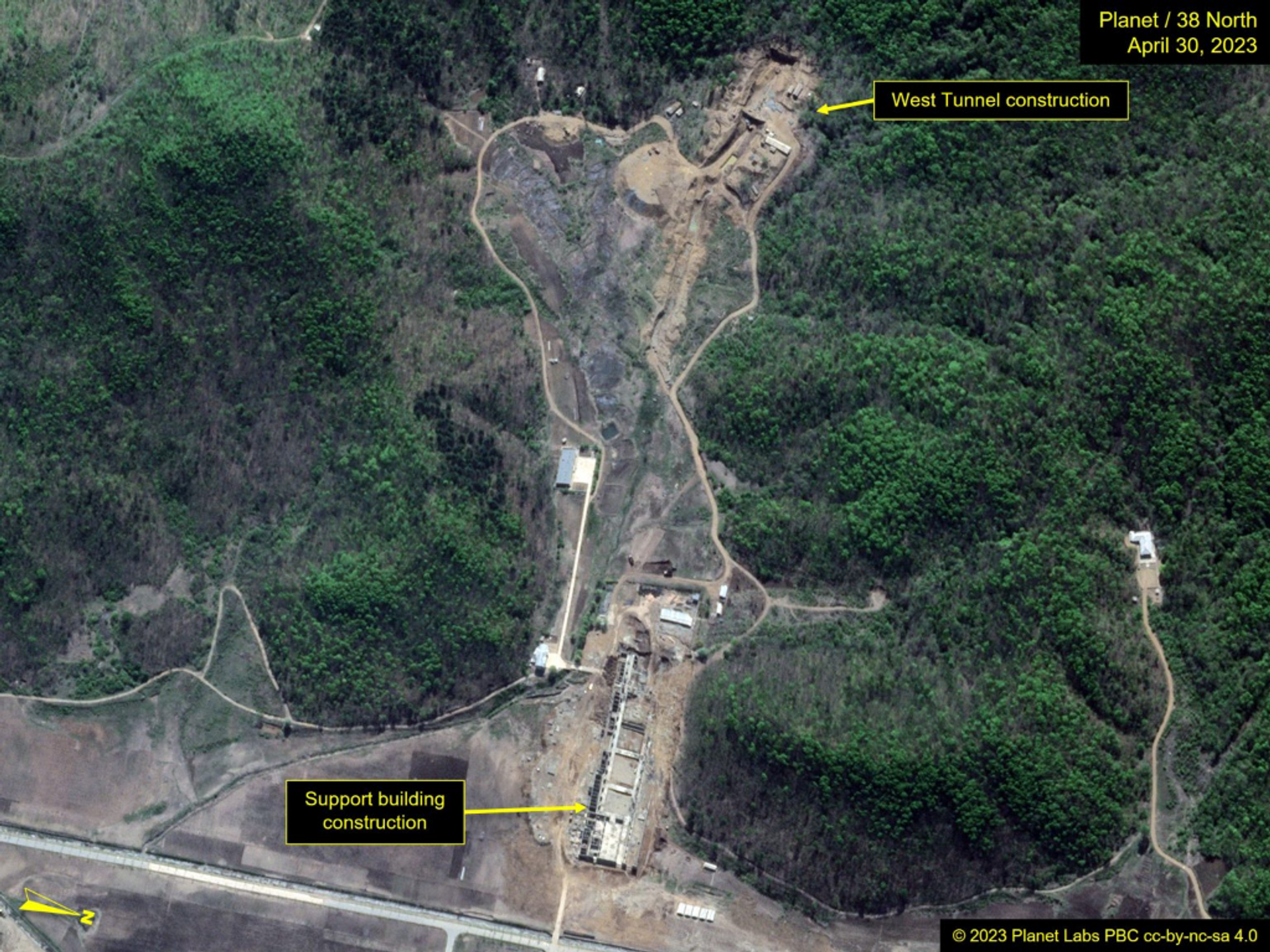 Imagens de satélite comerciais da Estação de Lançamento de Sohae  e zonas adjacentes indicam que a Coreia do Norte estaria modernizando uma área ao longo da costa usada anteriormente para fins agrícolas - Sputnik Brasil, 1920, 07.05.2023