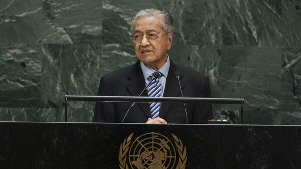 O primeiro-ministro da Malásia, Mahathir bin Mohamad, discursa na 74ª sessão da Assembleia Geral das Nações Unidas, na sede da ONU, 27 de setembro de 2019. - Sputnik Brasil