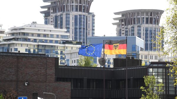 Bandeiras sobre o prédio da Embaixada alemã em Moscou - Sputnik Brasil