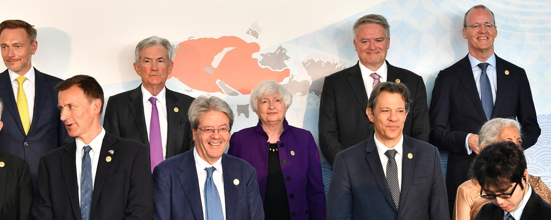 Ministro das Finanças e chefes de Bancos Centrais de diversos países posam para foto no G7, Niigata, Japão, 12 de maio de 2023 - Sputnik Brasil, 1920, 12.05.2023