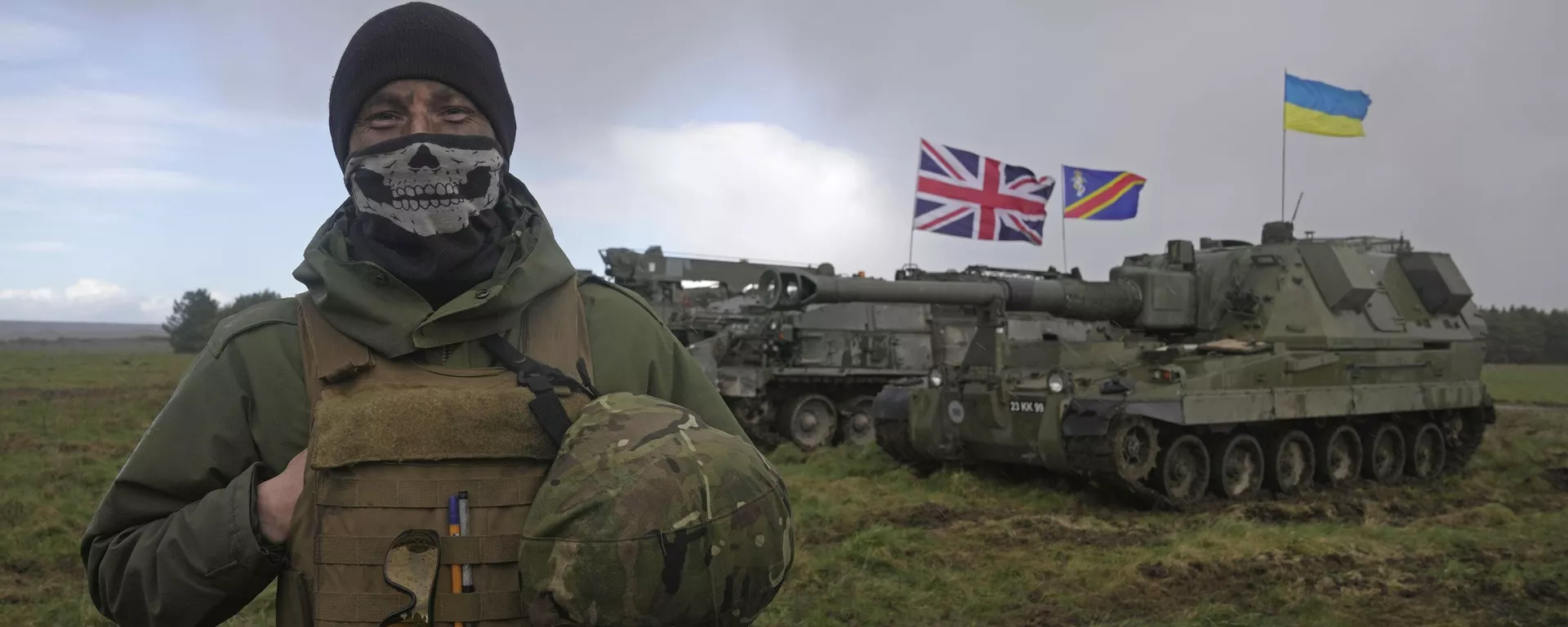 Soldado ucraniano participando de exercício militar em um campo de treinamento no Reino Unido, 24 de março de 2023. - Sputnik Brasil, 1920, 16.12.2023