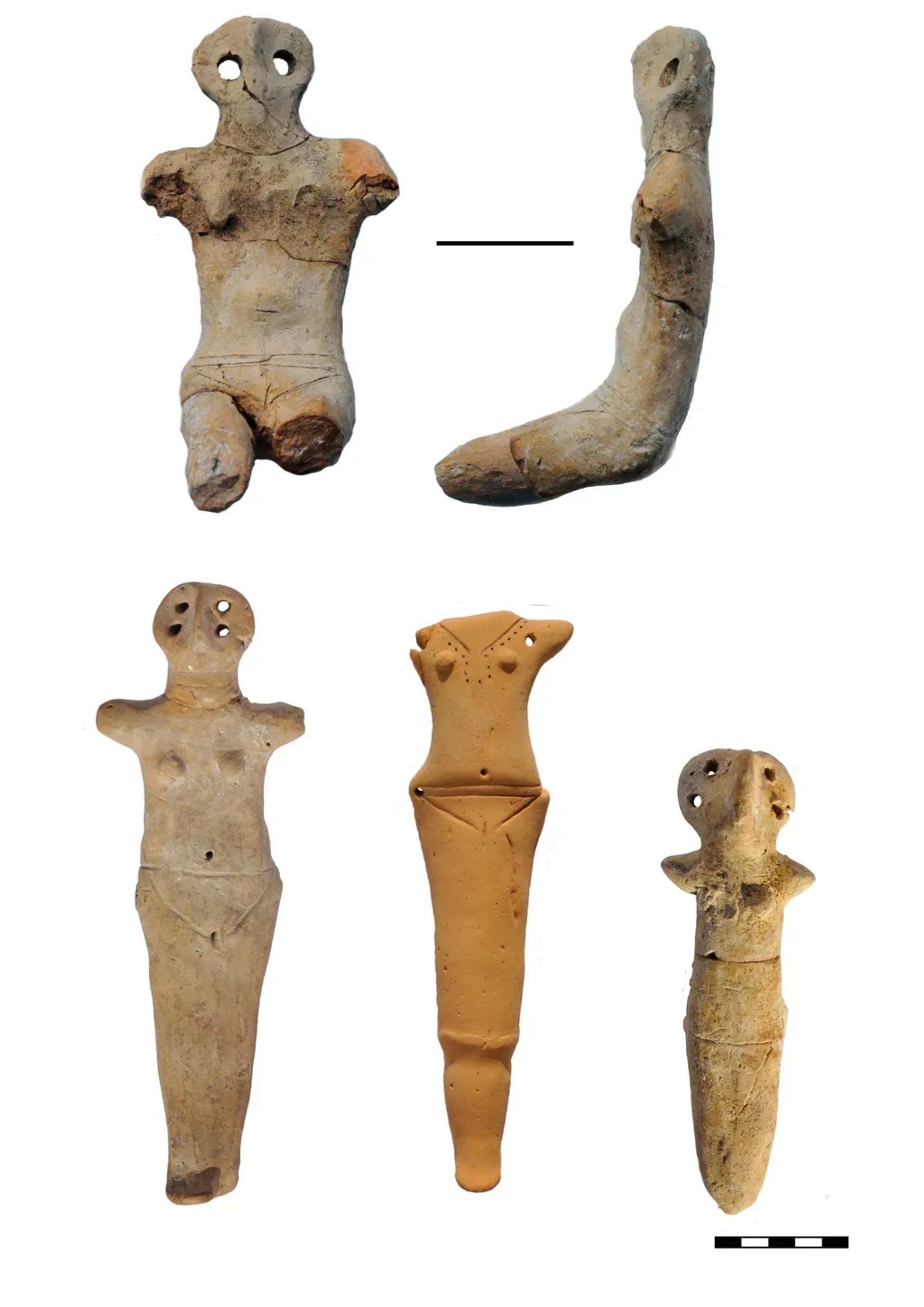 Figuras femininas encontradas em escavações anteriores na сaverna Verteba - Sputnik Brasil, 1920, 15.05.2023