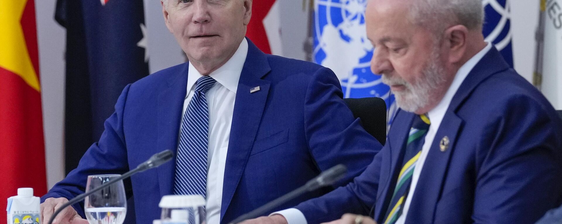 O presidente Joe Biden reage durante uma sessão de trabalho do G7 sobre alimentação, saúde e desenvolvimento durante a Cúpula do G7 em Hiroshima, Japão, 20 de maio de 2023 - Sputnik Brasil, 1920, 20.05.2023