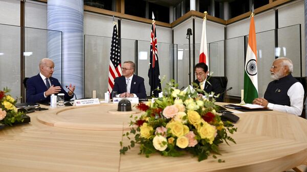 O presidente dos EUA, Joe Biden, à esquerda, o primeiro-ministro Anthony Albanese, segundo à esquerda, da Austrália, o primeiro-ministro Fumio Kishida, terceiro à esquerda, do Japão e o primeiro-ministro Narendra Modi da Índia, participam de uma reunião de Quad Leaders à margem da cúpula do G7 em Hiroshima, oeste do Japão, 20 de maio de 2023 - Sputnik Brasil
